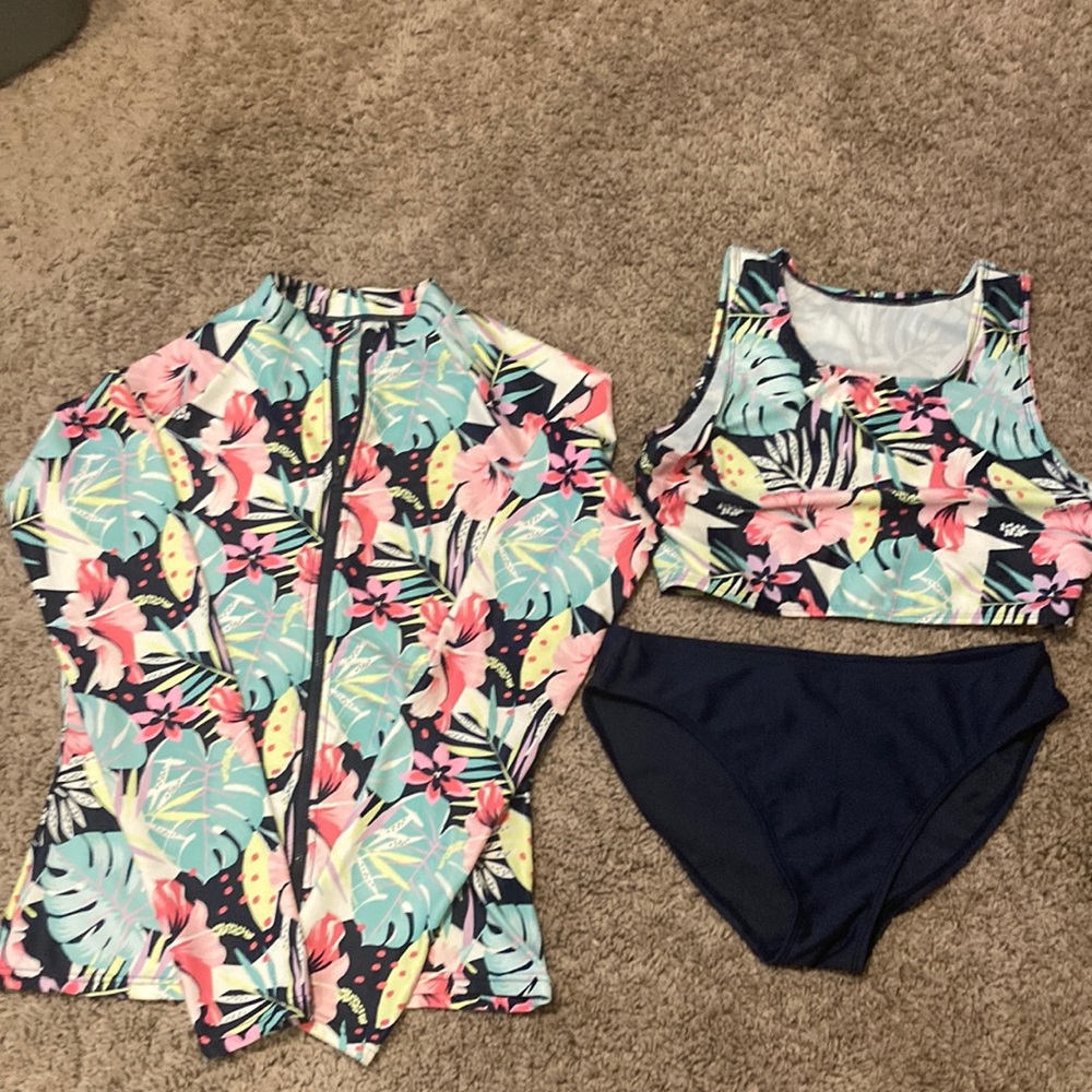 Like new F&F 3 piece swimsuit Girls XL